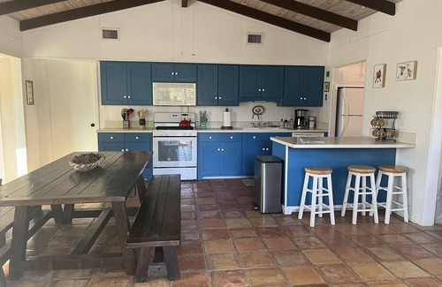 Vanderpool House | Secluded hilltop cabin, Lost Maples Park, private river access, hot tub & peace!