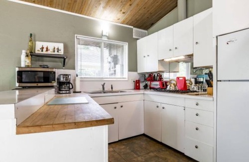 Holladay House | Secluded Holladay Hideaway-20 mins from World Class Skiing!