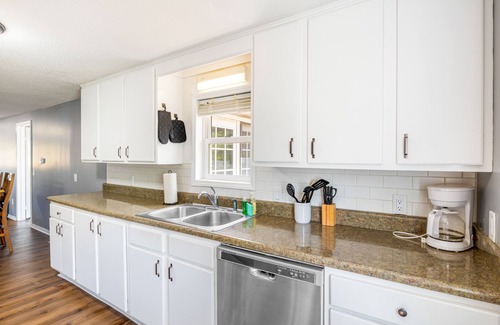 Sunrise Beach House | Secluded home near boat launch with deck, gazebo, washer/dryer, & central AC
