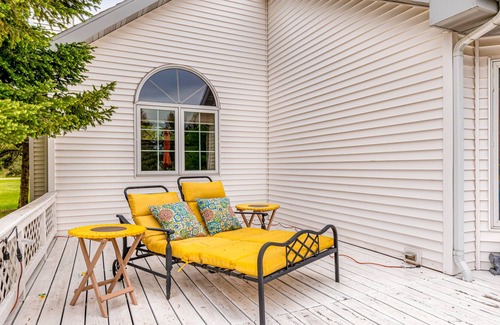 New Lisbon House | Secluded home on 1.5 acres with fast WiFi, deck, fireplace & AC - close to lake
