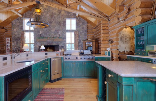 Gallatin Gateway House | Secluded home w/exceptional views, hot tub, game room, close to Big Sky Resort - Special K Lodge
