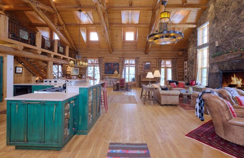 Gallatin Gateway House | Secluded home w/exceptional views, hot tub, game room, close to Big Sky Resort - Special K Lodge