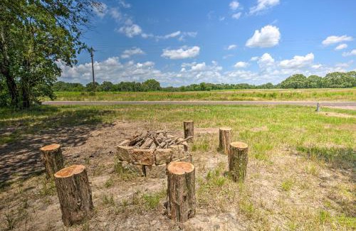 Yantis House | Secluded Home with Gas Grill, 3 Mi to Boating!