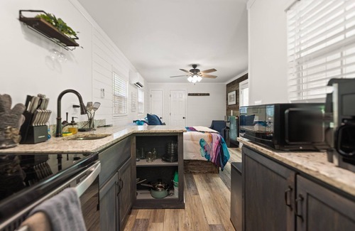 Stanton Cabin | Secluded, Hot Tub, pet friendly, Sleeps 2, Minutes from Red River Gorge