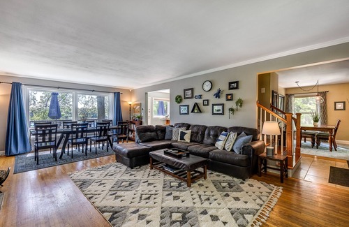 Inver Grove Heights House | Secluded Lake Home Retreat With Hot Tub And Fire Pit