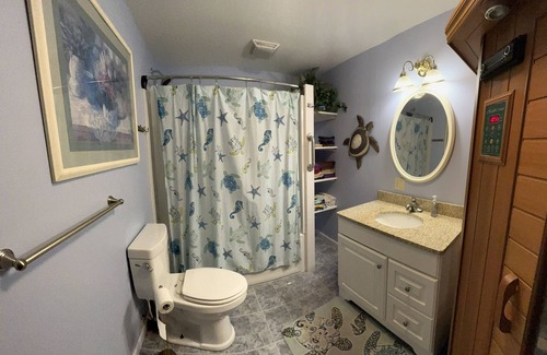 New London House | Secluded lakefront property with stunning sunsets!!