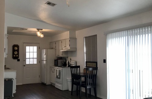 Crowder Cottage | Secluded Lakehouse Right on Lake Eufaula!