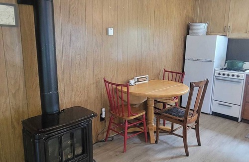 Dalton Cabin | Secluded lakeside cabin, rustic charm, sleeps 6, 700' lakeshore, 10 acres