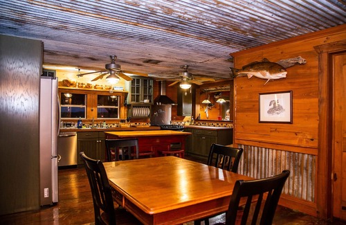 Creole Cabin | Secluded Lodge, Stocked Pond, Huge Ice Maker, Green Egg & Minutes From Launch