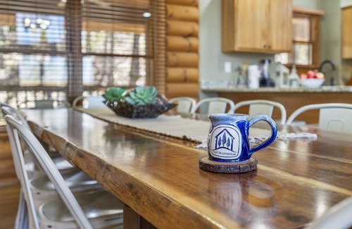 Ridgedale Cabin | Secluded Log Cabin, Billiards, Lake Views, Free Daily Attraction Tickets, Close to Big Cedar!