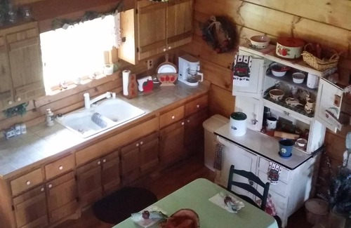Independence Cabin | Secluded Log Cabin With Gorgeous Mountain View