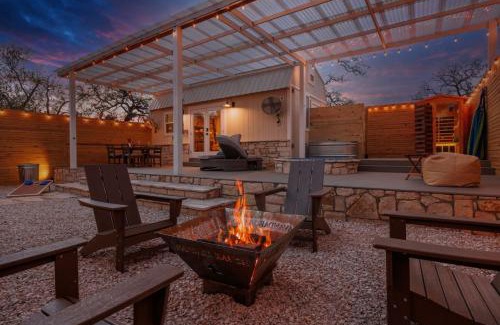 Wimberley Villa | Secluded Luxury Couples cabin Sauna Pool