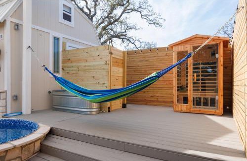 Wimberley Villa | Secluded Luxury Couples cabin Sauna Pool