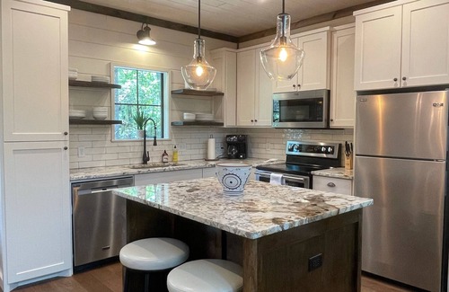 Broken Bow Cabin | Secluded Luxury Modern Farmhouse Cabin, #dogfriendly!