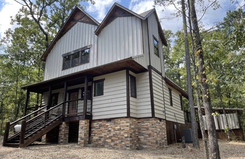 Broken Bow Cabin | Secluded Luxury Modern Farmhouse Cabin, #dogfriendly!
