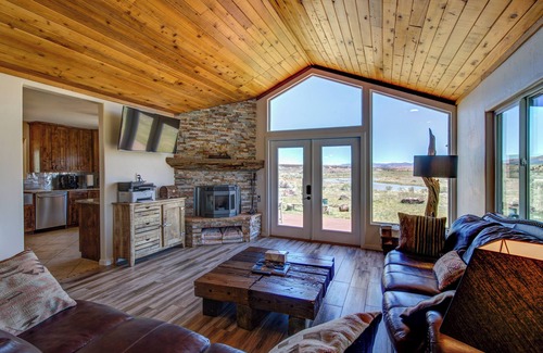 Hatch House | Secluded Luxury Riverfront Ranch on 13 Acres for Bryce & Zion Fiber Internt