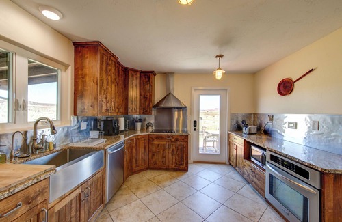 Hatch House | Secluded Luxury Riverfront Ranch on 13 Acres for Bryce & Zion Fiber Internt