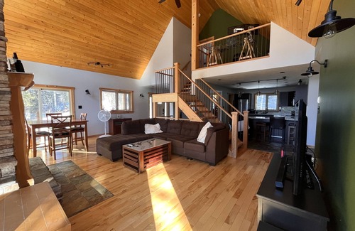 Golden House | Secluded Mountain Getaway With Astonishing Views