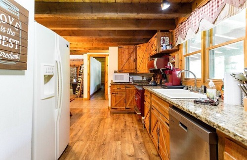 Town of Colchester Cabin | Secluded Mountain top