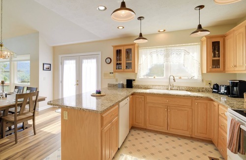 Mountain City House | Secluded Mountain City Home w/Deck & Views!