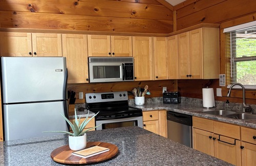 Flat Hollow Marina House | Secluded No Wake Cove - Private Covered Dock-Screened Porch-Kayaks