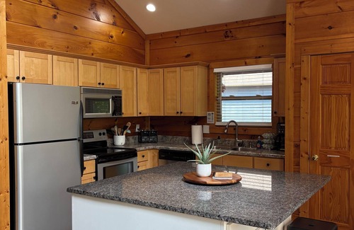 Flat Hollow Marina House | Secluded No Wake Cove - Private Covered Dock-Screened Porch-Kayaks