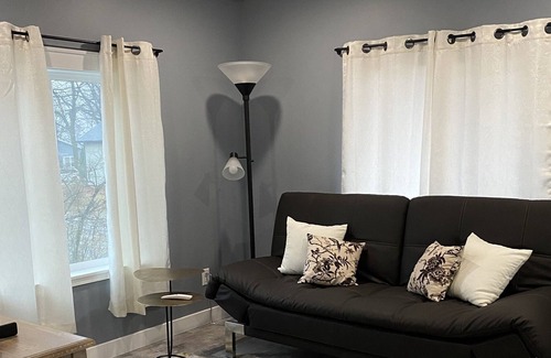 Valparaiso Apartment | Secluded one bedroom carriage house with King bed, steps to downtown Valparaiso!
