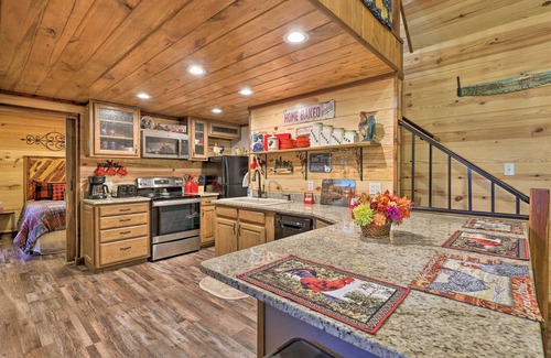 Hot Springs Cabin | Secluded & Peaceful: 'Tree Top Cabin' w/Loft
