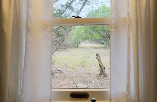 Canyon Lake Cottage | Secluded, Quiet 1B/1B Luxury Private Farm Stay