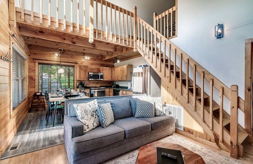 Townsend Cabin | Secluded, renovated, cabin with gorgeous mountain views, firepit, hot tub