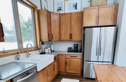 Pullman Cabin | Secluded & Restful! Modern Cabin-close to South Haven, Fennville, Saugatuck!