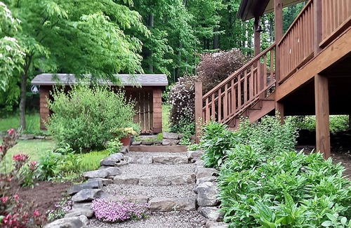 Confluence Apartment | Secluded retreat near Ohiopyle State Park and GAP hiking/biking trail