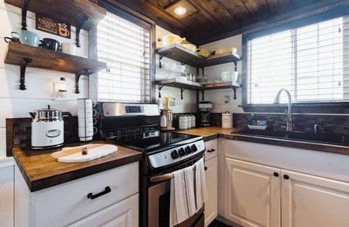 Livermore House | Secluded retreat/Remote office/City Escape TINY HOUSE/100 acre ranch/Livermore