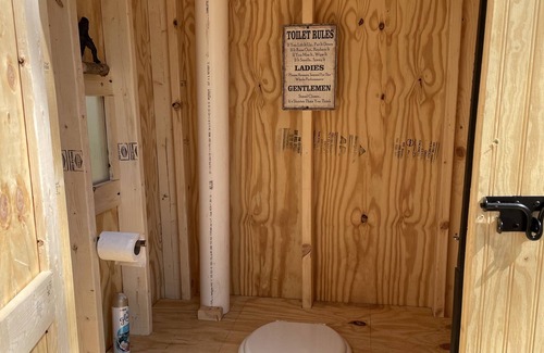 Millersburg Cabin | Secluded Rustic Cabin Retreat With Solar Power!