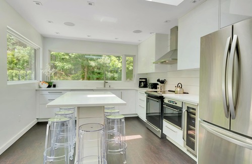 Sag Harbor House | Secluded Sag Harbor Oasis: Chic modern getaway 3 mins to Bay, 8 mins to Ocean.