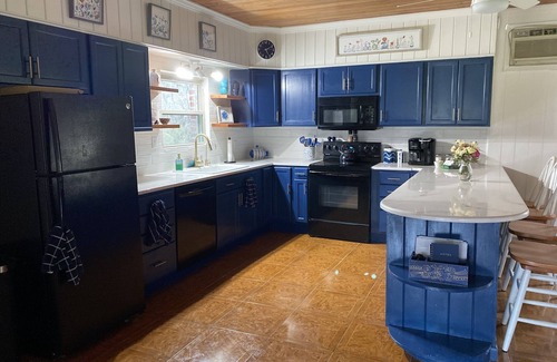 Taylor House | Secluded Shades of Blue Lake Bistineau Sunsets Sleeps 19