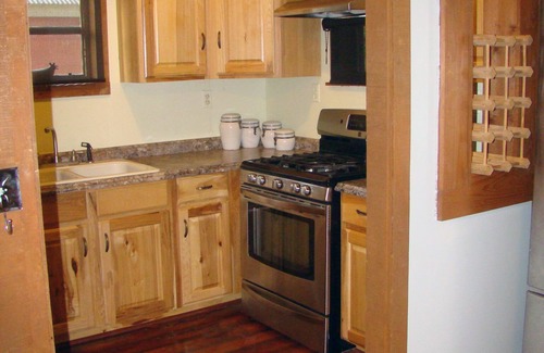 Leakey Cabin | Secluded, shady river front Get-away cabin