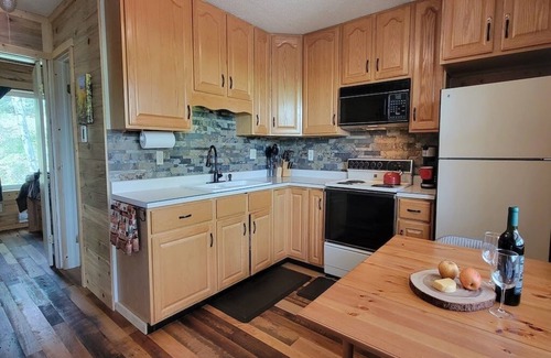 Michigan Hill Cabin | Secluded South Park Cabin - Amazing deck & views!