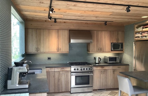 Northwest Harbor House | Secluded, Spacious, 5 Minutes From The Villages Of East Hampton & Sag Harbor