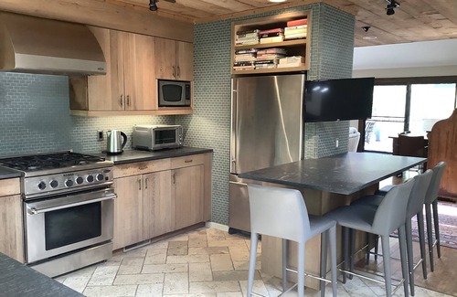 Northwest Harbor House | Secluded, Spacious, 5 Minutes From The Villages Of East Hampton & Sag Harbor