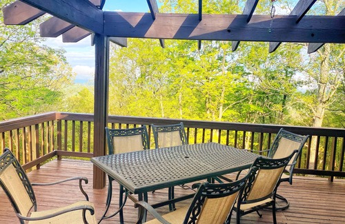 James Creek Cabin | Secluded/Spacious Cabin with 5 BR, 5 min to resort