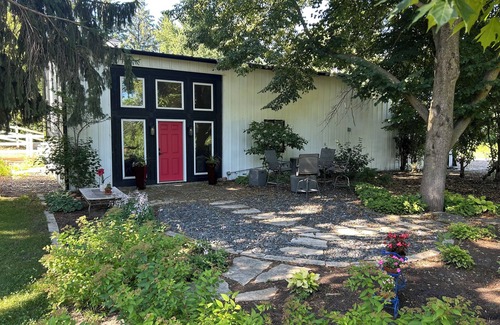 Iowa City Apartment | Secluded studio getaway- only 4 miles from Downtown Iowa City