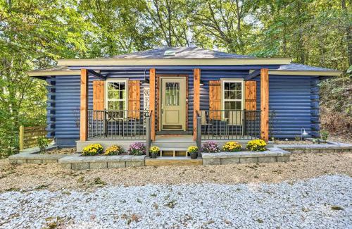 Kimberling City House | Secluded Table Rock LakeandBranson Cabin with Hot Tub!