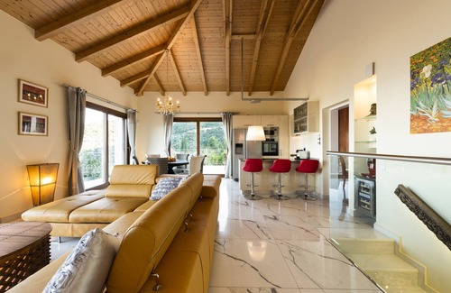 Vavkeri Villa | Secluded THE VIEW Villa ideal for 10 adults & 7 kids w/t ping pong & pool