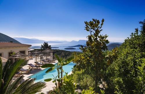 Vavkeri Villa | Secluded THE VIEW Villa ideal for 10 adults & 7 kids w/t ping pong & pool