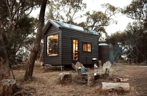 Metcalfe House | Secluded Tiny Home with Wild Yoga Retreat near Malmsbury, Macedon Ranges Victoria