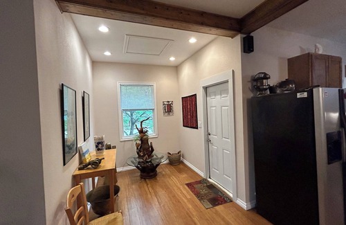 Highland Apartment | Secluded treehouse studio in vibrant Austin 5 miles to downtown or 3 miles to UT
