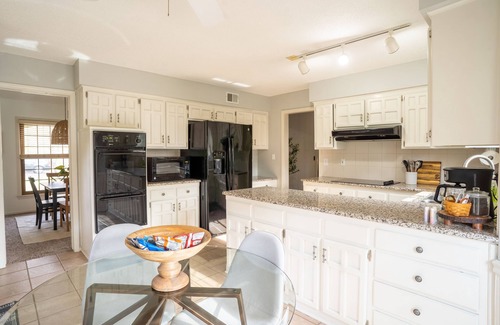 Overland Park House | Secluded, updated 4BR, kid friendly, 5 min from restaurants