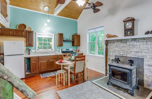 Newnata House | Secluded Vacation Rental Bordering Creek!