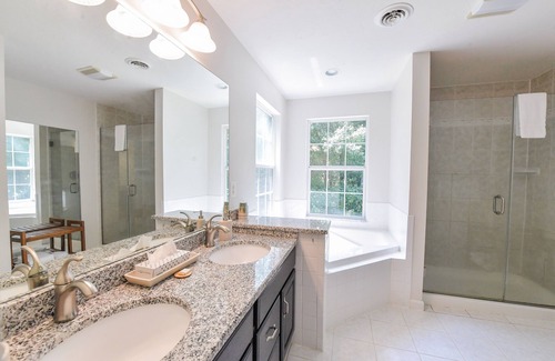 Boring House | Secluded Vacation Home with private backyard oasis & access to resort amenities